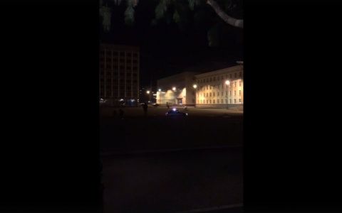 В Сыктывкаре мотоциклисты уезжали от машины ДПС и сбили на тротуаре девушку