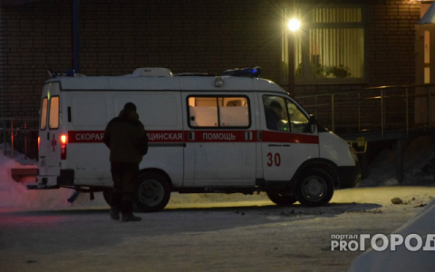 В Сыктывкаре из окна седьмого этажа выпал 20-летний парень