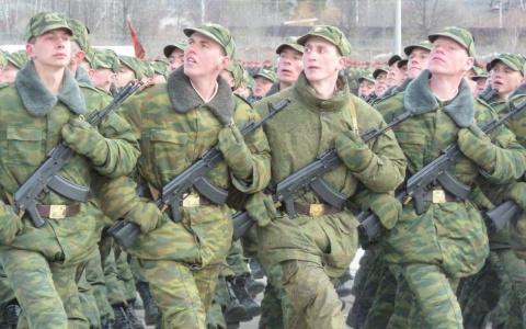 «Молчание солдат»: в Коми командир вымогал у военнослужащих деньги, а  в обмен скрывал их проступки