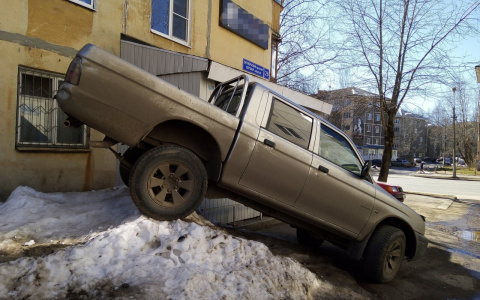 Фото дня от сыктывкарки: парковка по-русски