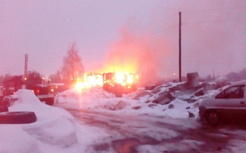 Многодетная семья из Коми лишилась дома и потеряла все вещи в страшном пожаре