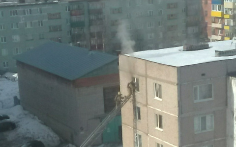 В Коми из окна пятого этажа спасли мужчину, который оказался в горящей квартире (фото)
