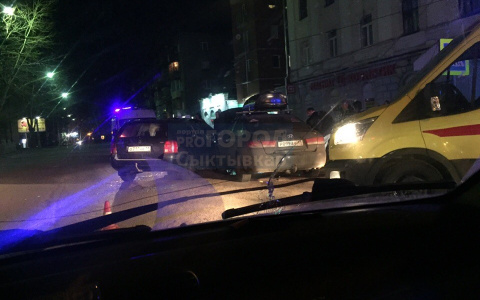 В Сыктывкаре «Фольксваген» вдребезги разнес «Хендэ», пострадали две девушки