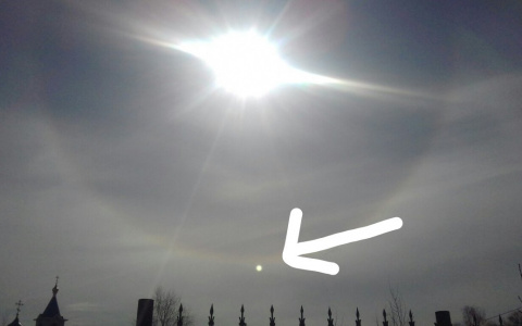 В небе над Сыктывкаром летал загадочный светящийся шар