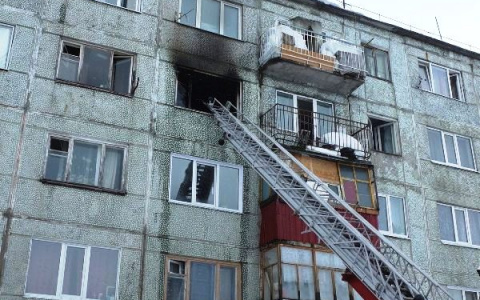 В Коми случайный прохожий кинулся спасать людей из горящей квартиры