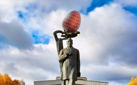 «Ужасно»: сыктыкарцев возмутили пасхальные «фотожабы» с городскими памятниками