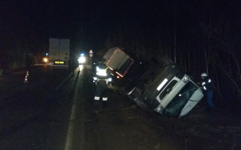 В Коми на трассе столкнулись грузовик и автобус, пострадал человек