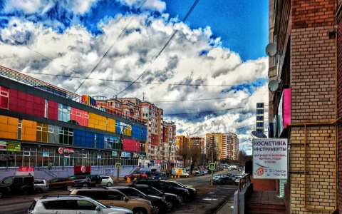 Фото дня в Сыктывкаре: огромные облака в ярко-синем небе