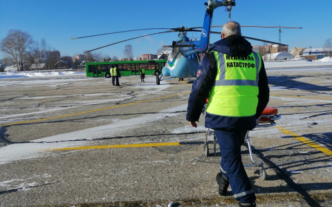 В Коми врачи кружили на вертолете над лесом, чтобы спасти больного