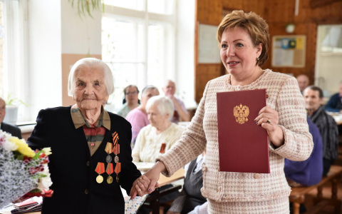 Ветерана труда из сыктывкарского поселка со 100-летием поздравил Владимир Путин