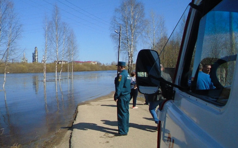 В двух районах Коми из-за половодья затопило дачные участки и жилые дома