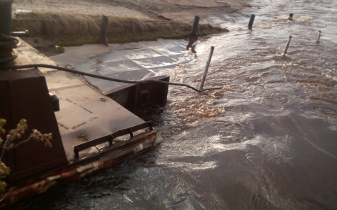 В Коми под воду ушла целая дорога и часть улицы (фото)