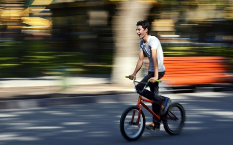 В Сыктывкаре ищут велосипедиста, который сбил женщину и скрылся