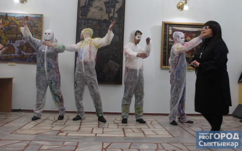 Мимы и живые скульптуры «захватили» музей в Сыктывкаре