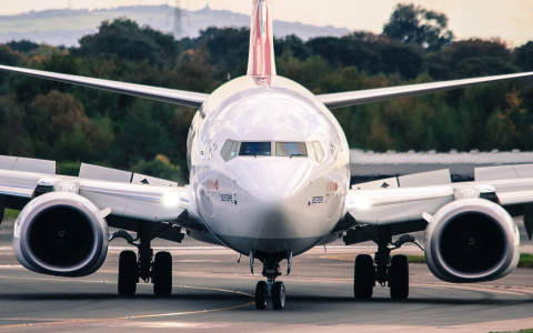 Самолет, который экстренно сел в Сыктывкаре, покинул аэропорт без пассажиров