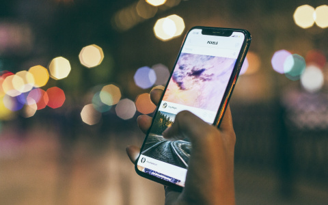 В Коми мужчина зашел в магазин и лишился мобильника за 90 тысяч рублей