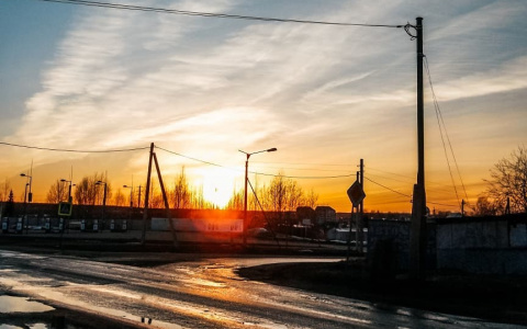 Фото дня в Сыктывкаре: яркий оранжевый закат