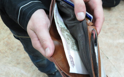 Сыктывкарским вахтовикам уже несколько месяцев не выплачивают зарплату и увольняют задним числом