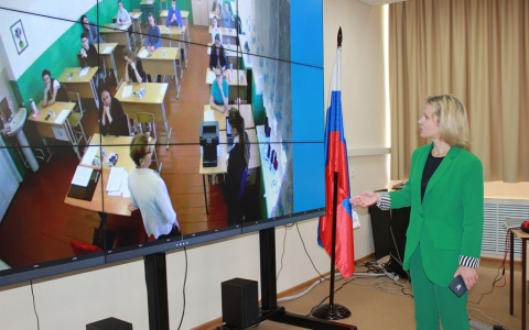 Министр образования Республики Коми проследила за выпускниками, которые сдавали ЕГЭ