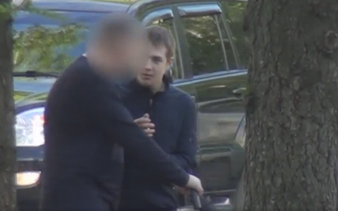 Социальный эксперимент: помогут ли сыктывкарцы открыть бутылку с алкоголем подростку?