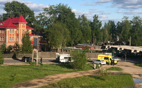 В Сыктывкаре на «зебре» внедорожник сбил женщину, она в больнице