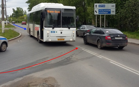 Из-за «Рено» в Сыктывкаре пассажирка автобуса упала и разбила голову (фото)