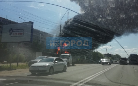 В Сыктывкаре полыхает недостроенное здание в Орбите (фото)