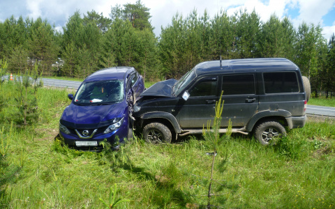 В Коми УАЗ пошел на обгон и протаранил «Ниссан» (фото)
