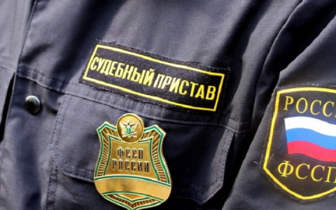 Сыктывкарец не хотел отдавать дочерей жене и спрятался с ними на чердаке