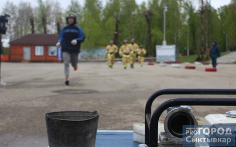 В Коми добровольцы потушили пожар в жилом доме