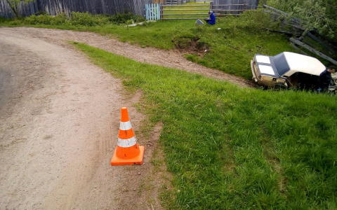 В Коми «шестерка» улетела в кювет, четыре человека в больнице