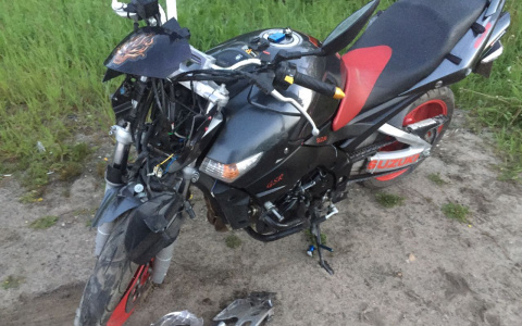 Житель Коми катал девушку на мотоцикле и въехал в «Ладу»