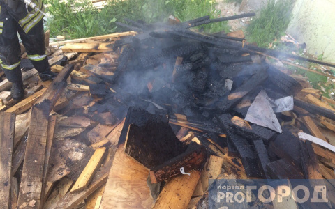 Рядом со Свято-Стефановским собором в Сыктывкаре вспыхнул пожар