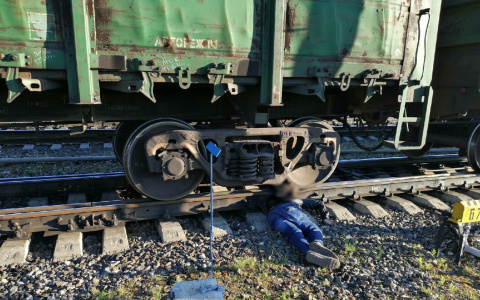 Появились фото с места ЧП в Коми, где парень попал под товарный вагон (16+)