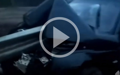 Под Сыктывкаром машину «насадило» на отбойник у моста (видео)