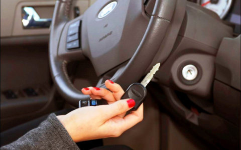 В Коми поймали пьяную девушку, которая «рассекала» по городу на чужом авто