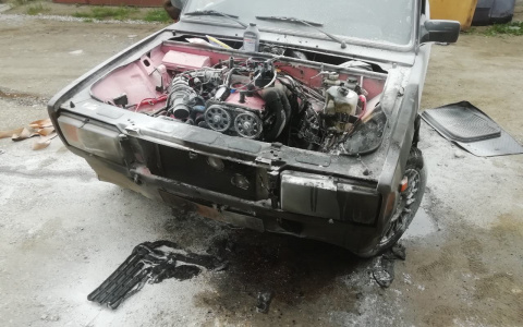 В Коми полыхали стометровый жилой дом и автомобиль