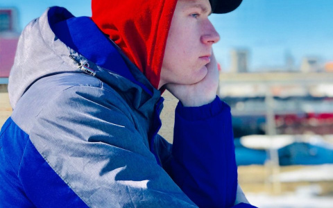 «Их головы скрыло, и я рванул к ним»: в Коми 18-летний парень вытащил из реки детей