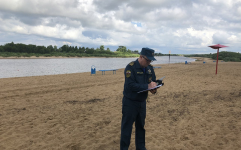Через день после открытия на центральном пляже Сыктывкара нашли нарушения