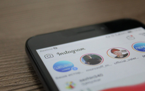 «Всемирная сеть-яд античеловечности»: в России обсуждают запрет телефонов в школах