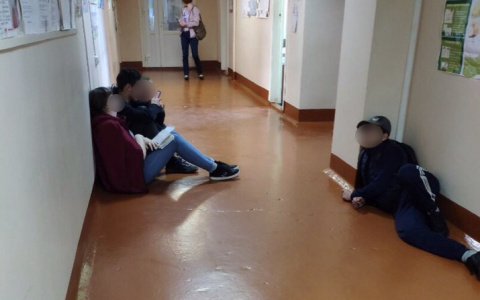 Ситуацию с детьми, которые лежали на полу в одной из больниц Коми, назвали постановкой