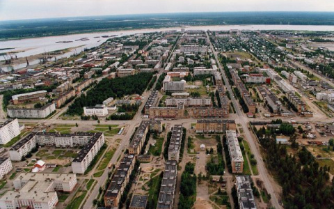 В Коми из окна общежития выпала трехлетняя девочка