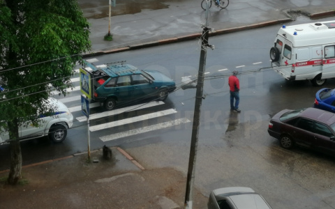 В Сыктывкаре водитель «Лады» сбил мужчину прямо на «зебре»  (фото)