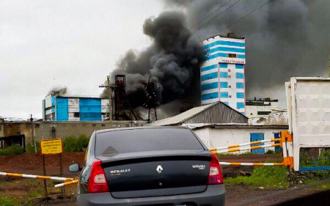 Над шахтой в Коми вспыхнула фабрика, людей эвакуируют на поверхность (фото, видео)