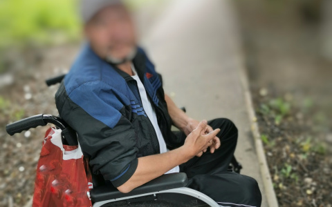 В Сыктывкаре инвалиды-колясочники просят у прохожих деньги на еду, но покупают алкоголь