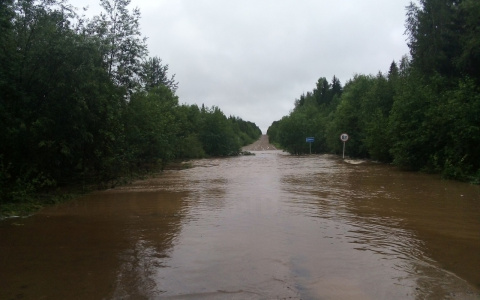 Страшный шторм отрезал от мира несколько коми поселков (фото, видео)