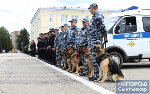 «От вас зависит безопасность всех нас»: в Сыктывкаре поздравили лучших полицейских Коми (фото)