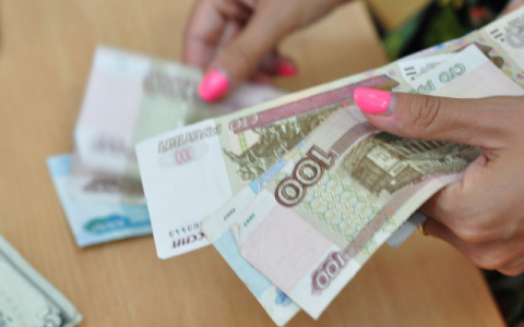 Сыктывкарцы о средней зарплате в Коми: «Когда нам доплатят остальные 36 000 рублей?»
