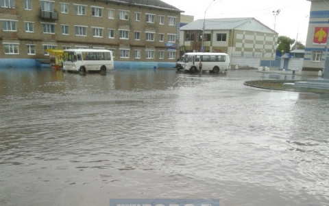 «Меняем машины на лодки!»: сыктывкарцы рассказали, как нужно бороться с потопами на улицах