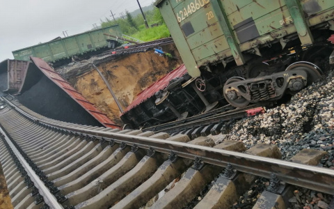 В Коми с железнодорожных путей сошло 23 грузовых вагона